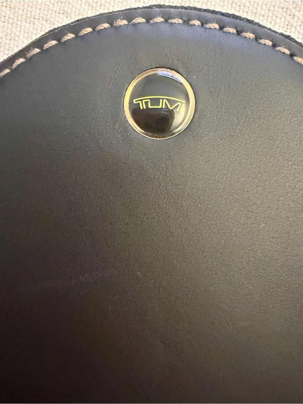 Tumi compact round